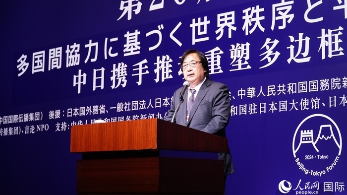 日本言論NPO理事長(zhǎng)工藤泰志宣讀《東京共識(shí)》。人民網(wǎng) 蔣曉辰攝