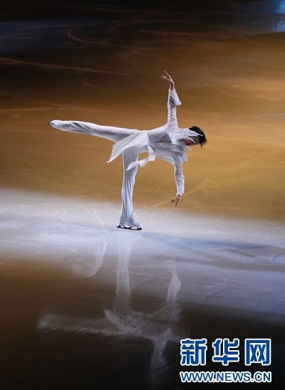 圖為羽生結(jié)弦在表演中。記者 錢錚 攝