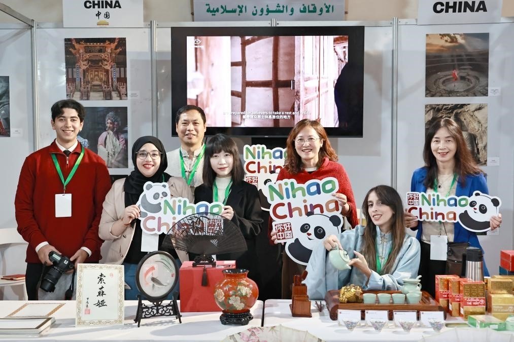 中摩與會(huì)代表合影。拉巴特中國(guó)文化中心供圖