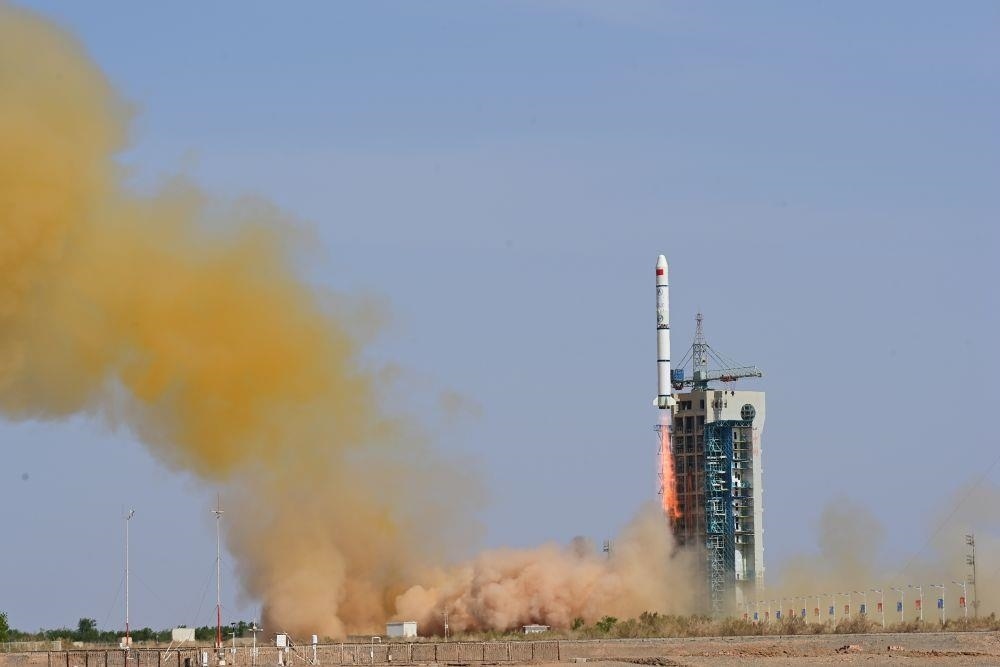 △2023年5月21日16時，我國在酒泉衛(wèi)星發(fā)射中心采用長征二號丙運載火箭，成功發(fā)射首顆內(nèi)地與澳門合作研制的空間科學衛(wèi)星“澳門科學一號”。