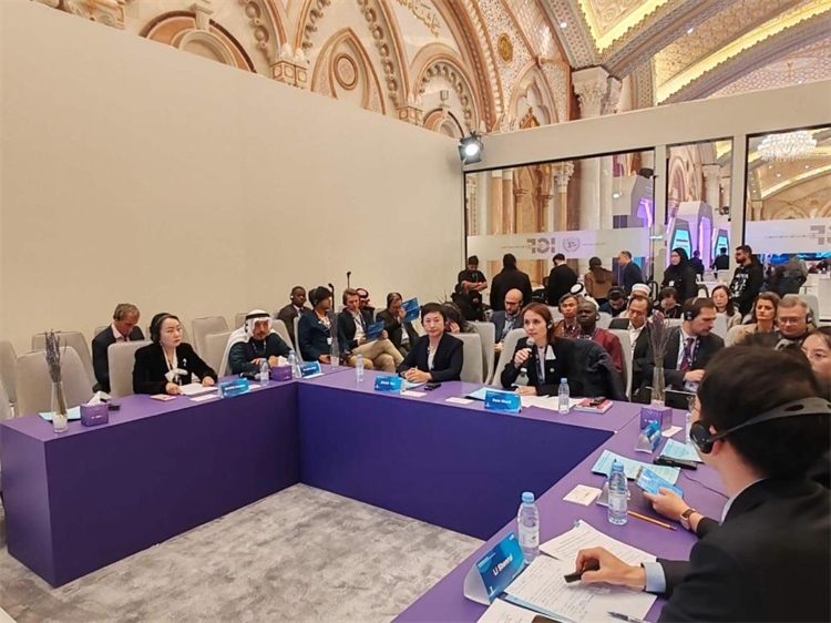 圖為與會(huì)代表圍繞主題進(jìn)行發(fā)言討論。中國傳媒大學(xué)供圖。