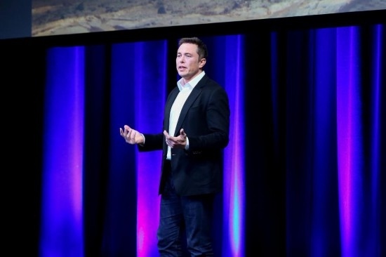  2017年9月29日，在澳大利亞阿德萊德，美國(guó)企業(yè)家埃隆·馬斯克在第68屆國(guó)際宇航大會(huì)閉幕式前做主旨演講。新華社發(fā)（閆寒?dāng)z）