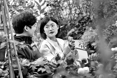 “90后”湖州姑娘沈吉從英國畢業(yè)后回國創(chuàng)業(yè)，為家鄉(xiāng)做貢獻。新華社發(fā)