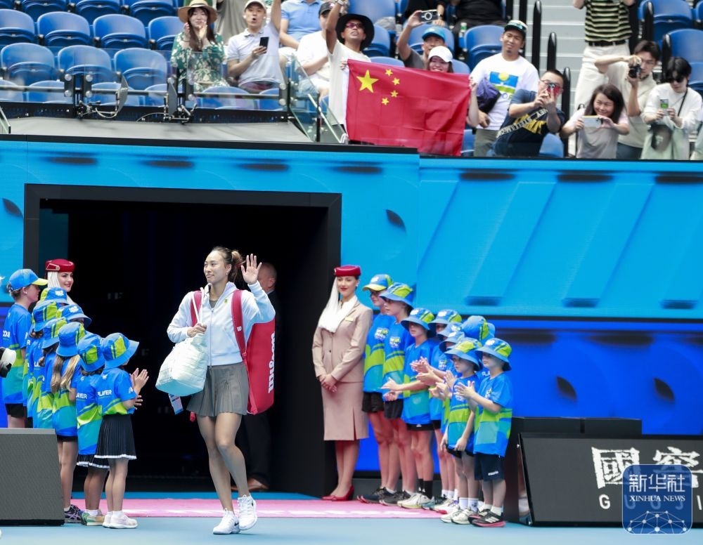 ↑鄭欽文在比賽前入場。新華社記者 馬平 攝