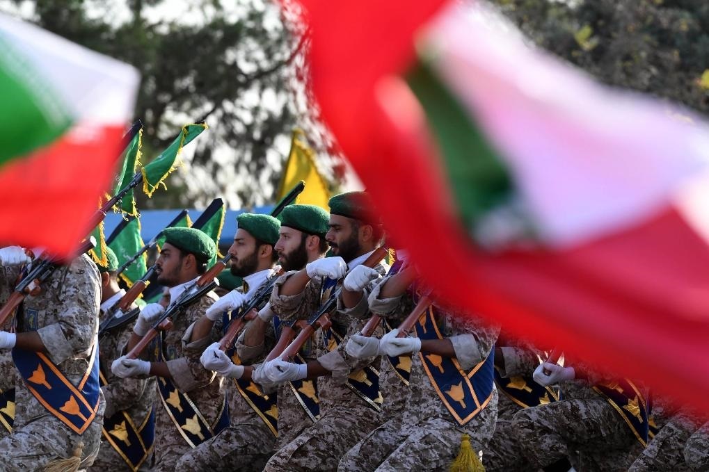 2024年9月21日，伊朗軍人在首都德黑蘭參加閱兵式。新華社記者沙達提攝