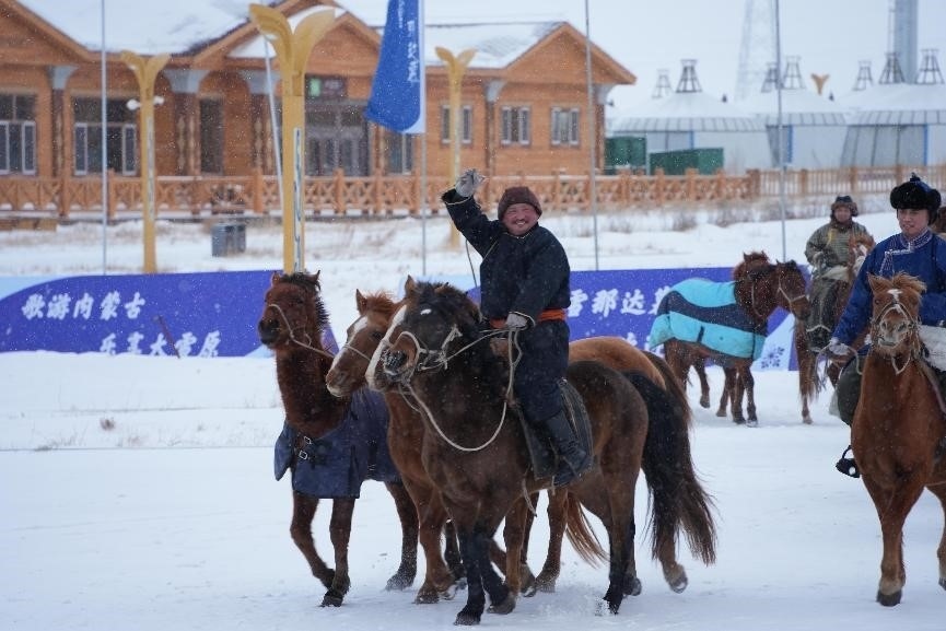 呼倫貝爾冰雪那達(dá)慕。人民網(wǎng)記者 趙夢月攝