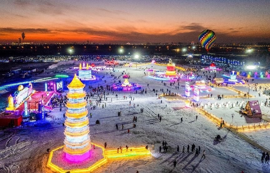 第四屆呼和浩特歡樂冰雪節(jié)活動現(xiàn)場。丁根厚攝