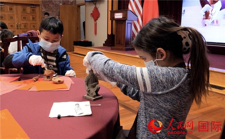 “我是文物修復(fù)師”活動(dòng)環(huán)節(jié)。李鑫江攝