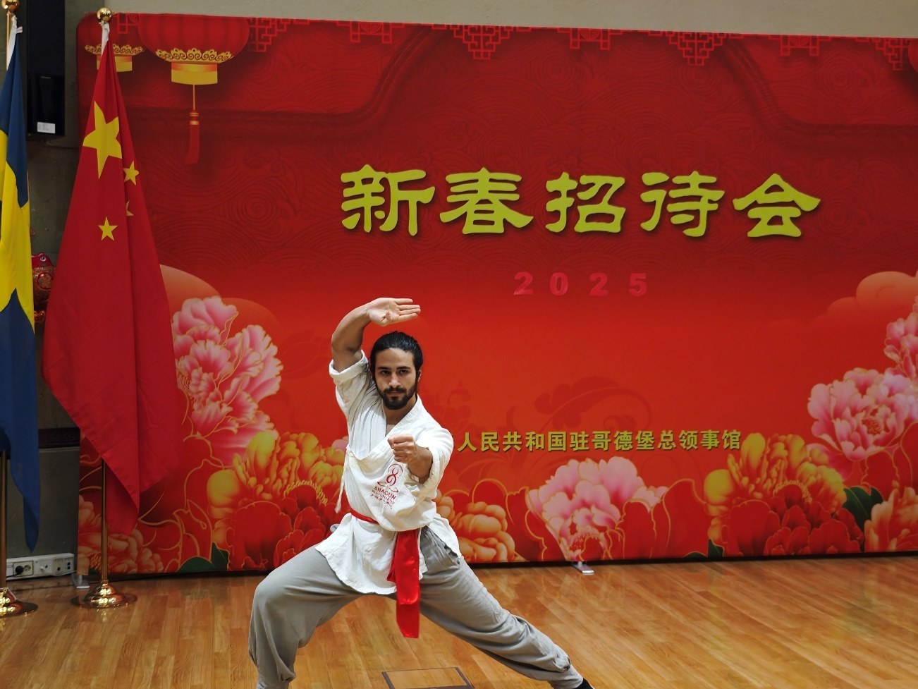 當(dāng)?shù)匚湫g(shù)愛(ài)好者的表演。中國(guó)駐哥德堡總領(lǐng)館供圖