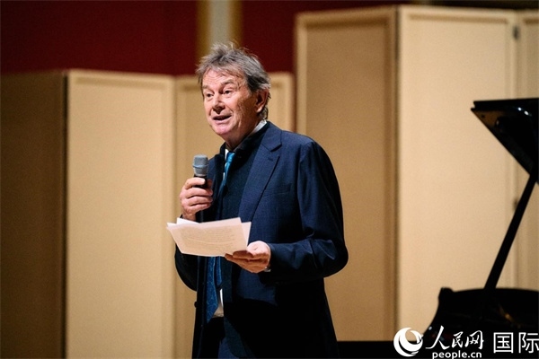 英中了解協(xié)會會長邁克爾·伍德致辭。 楊浩鵬攝