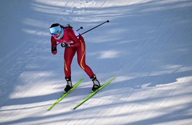 2月9日，中國隊選手巴亞尼·加林在比賽中。新華社記者 張龍攝