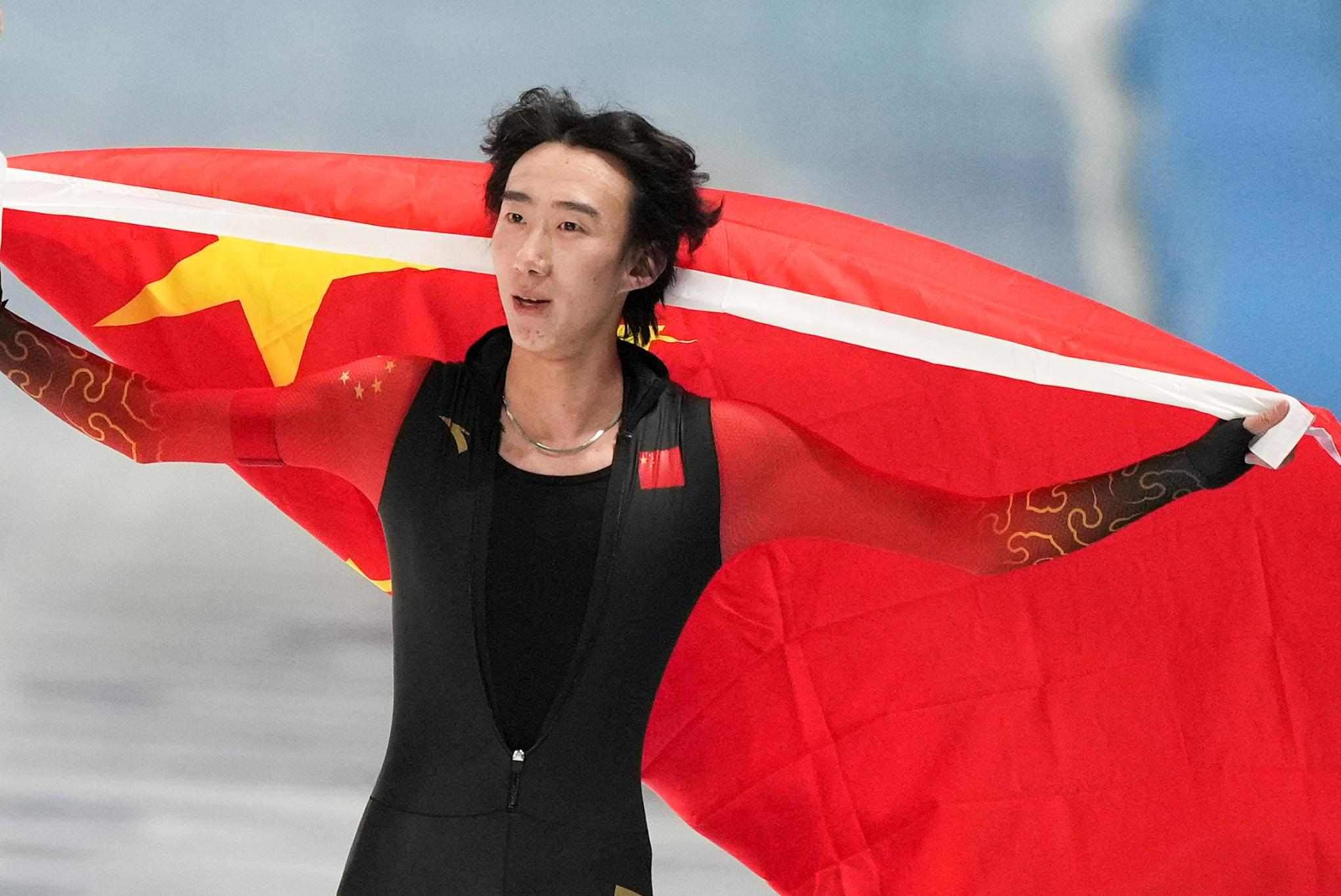 2月9日，吳宇慶祝奪冠。新華社記者 李一博 攝