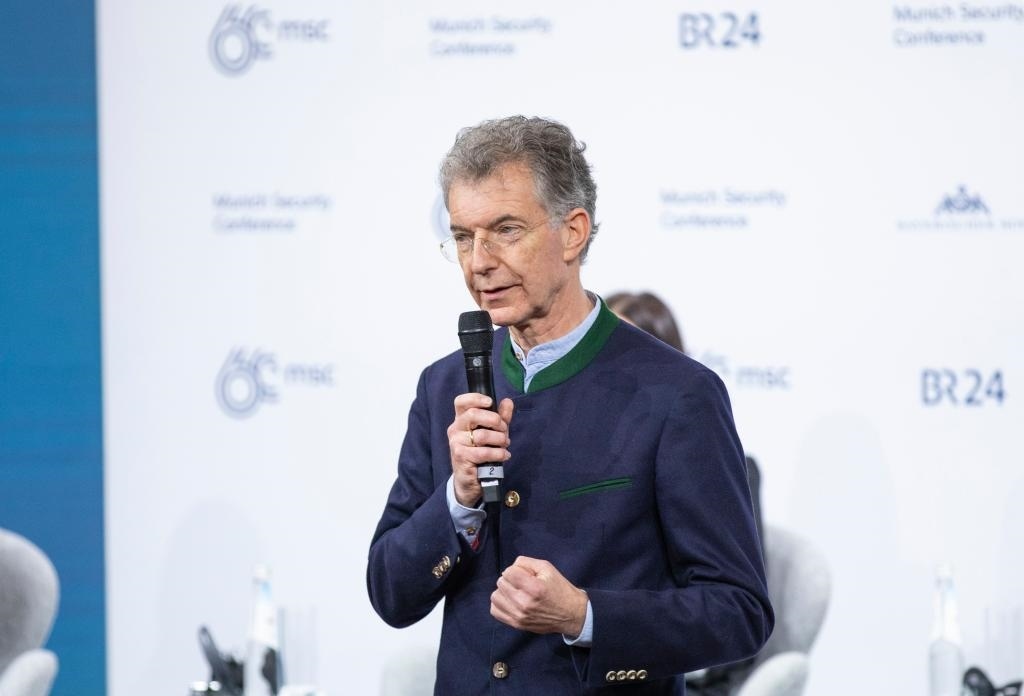2024年2月18日，慕安會(huì)主席克里斯托夫·霍伊斯根在德國慕尼黑舉行的第60屆慕尼黑安全會(huì)議上發(fā)表閉幕致辭。新華社記者 張帆 攝