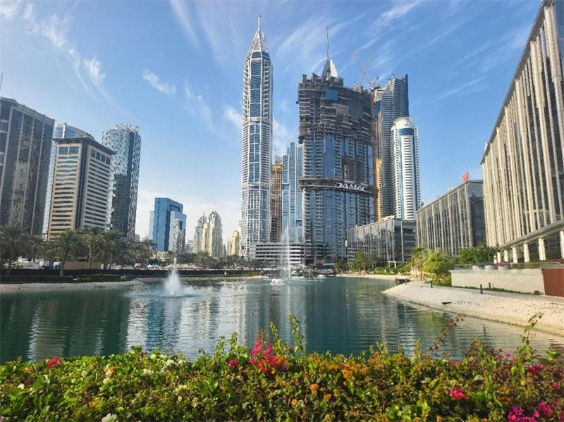 正在建設(shè)中的卡瓦利卡薩高層住宅項(xiàng)目（圖中有腳手架建筑）。 中建中東供圖 