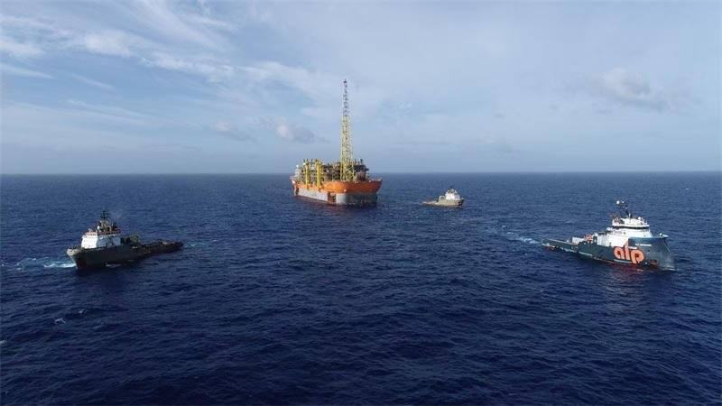 布濟烏斯七期項目浮式生產(chǎn)儲卸油裝置抵達油田區(qū)域。巴西國家石油公司供圖