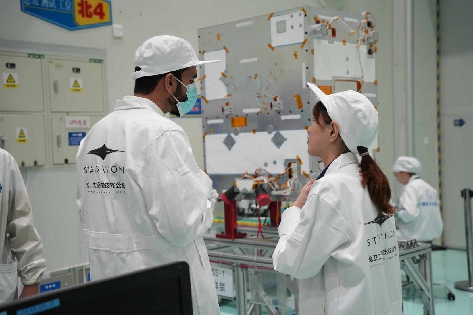 阿曼技術(shù)人員在中國(guó)接受培訓(xùn)。阿曼蘭斯航天公司供圖