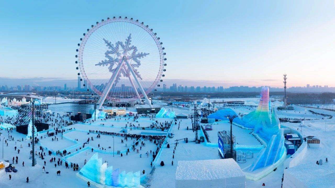 △哈爾濱冰雪大世界吸引游客前來打卡。