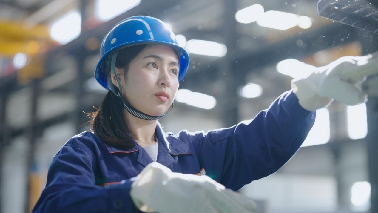 老中鐵路有限公司萬象運營管理中心機輛車間希達在工作中。老中鐵路有限公司供圖