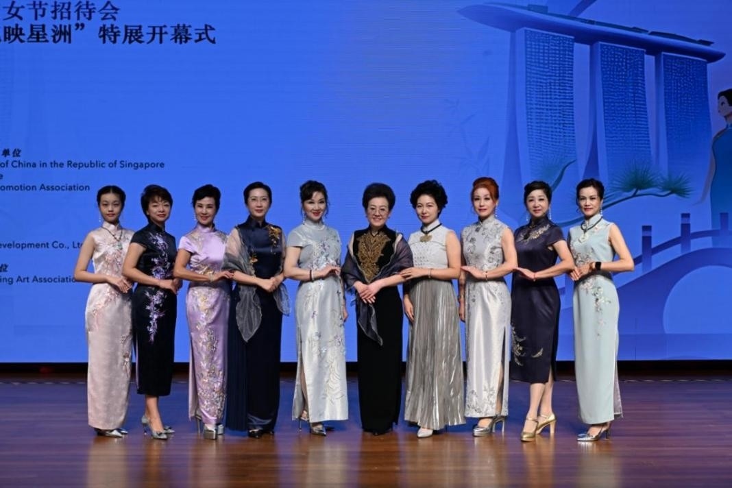 海派旗袍走秀展示著不同款式旗袍的獨特魅力。新加坡中國文化中心供圖