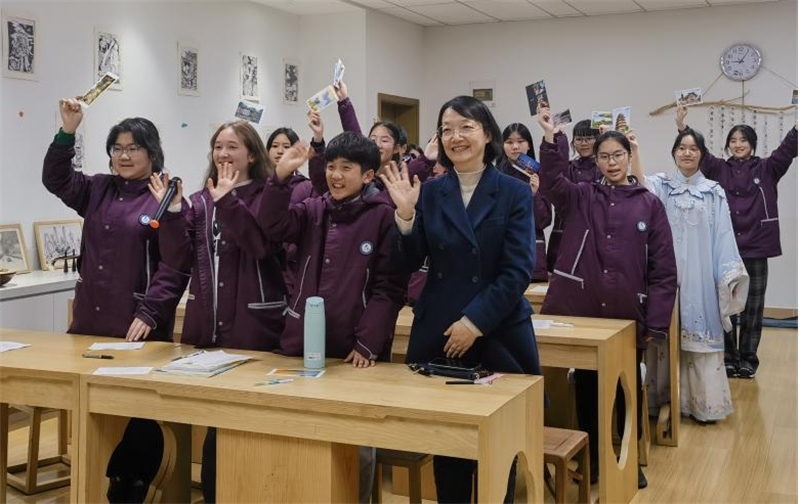 匡園初步部校長鐘演發(fā)言。