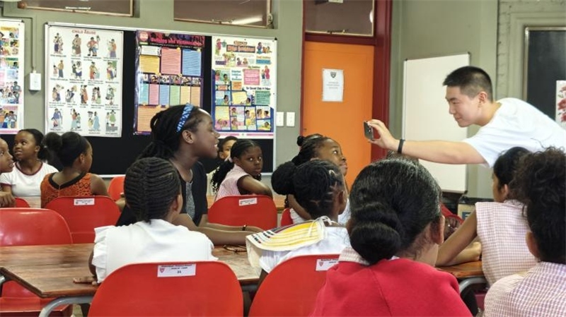 南非學(xué)生現(xiàn)場提問。