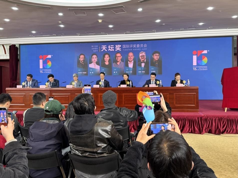 發(fā)布會現(xiàn)場公布本屆天壇獎國際評委會陣容。人民網(wǎng)記者 劉微攝