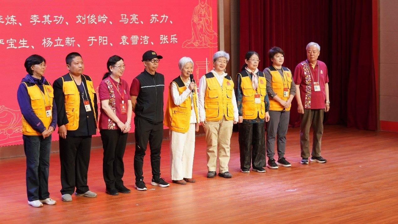 服務(wù)滿二十年志愿者代表發(fā)表感言。故宮博物院供圖