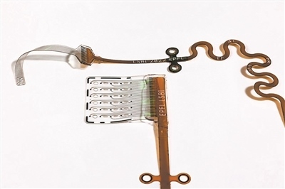 新開發(fā)的ABI旨在輕柔地貼合腦組織，提高信號精度和患者舒適度。圖片來源：瑞士洛桑聯(lián)邦理工學(xué)院