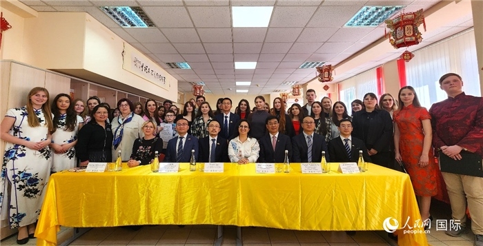 參加中文翻譯比賽全體人員合影。人民網(wǎng)記者 蔡子暢攝