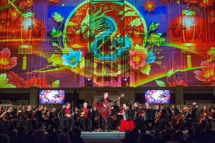 2025年2月6日，俄羅斯音樂(lè)家在圣彼得堡舉行的中俄新春音樂(lè)會(huì)上表演。新華社發(fā)（莫京娜 攝）