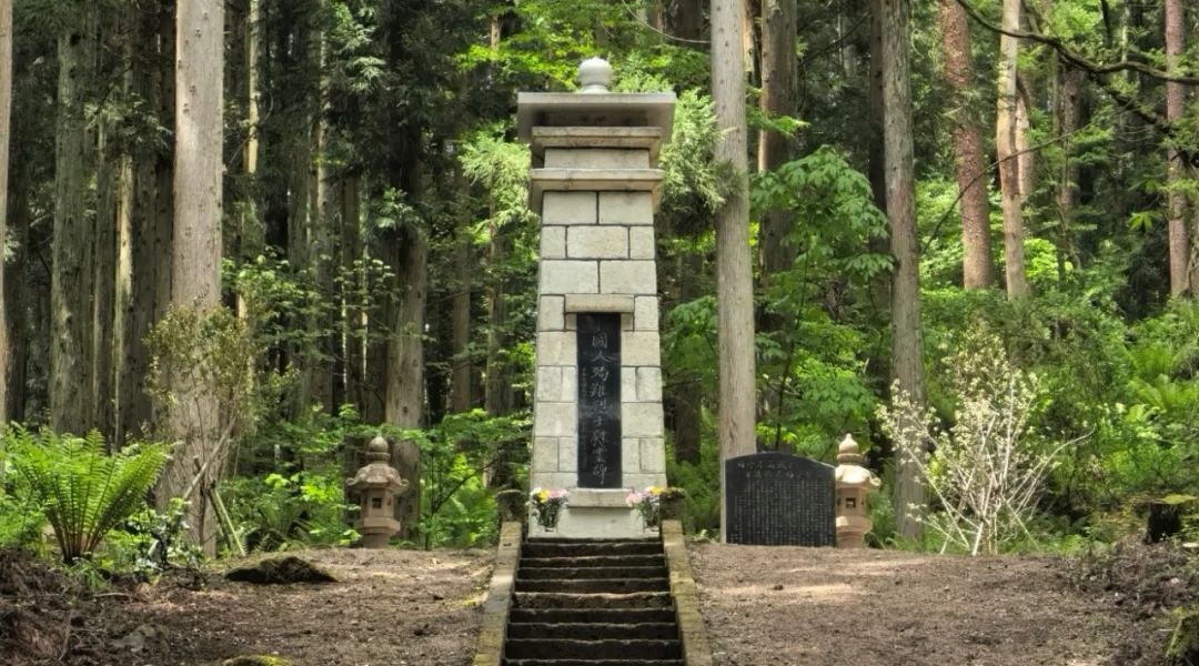 福島縣豬苗代町中國殉難勞工慰靈碑修繕完工暨植樹祭掃儀式舉行。中國駐新潟總領(lǐng)館供圖