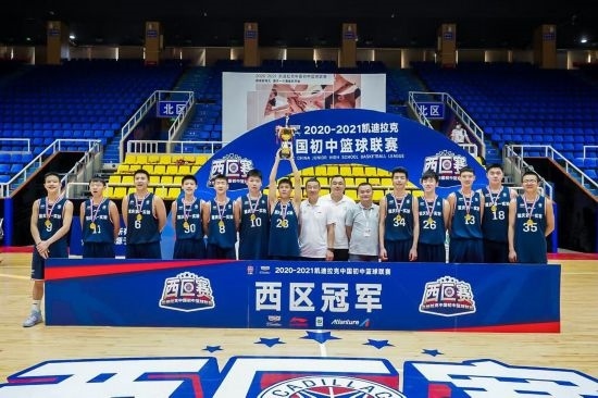重慶市第一實(shí)驗(yàn)中學(xué)校籃球隊(duì)獲得冠軍。