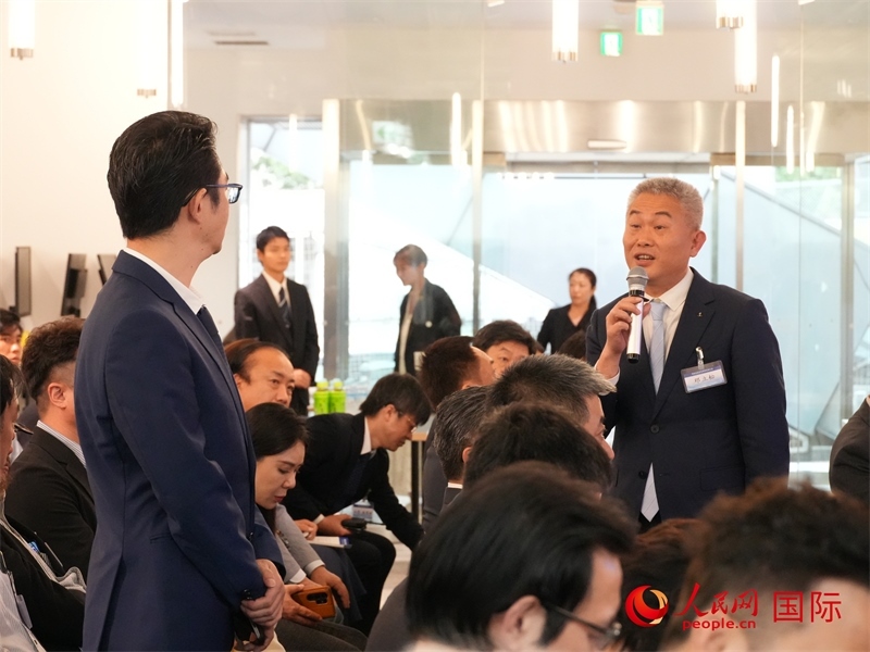 參會企業(yè)與海南代表團(tuán)積極交流。