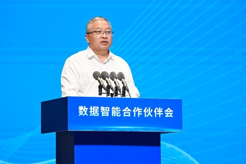 圖為豫資控股集團(tuán)黨委書記、董事長(zhǎng)秦建斌。