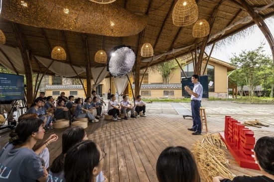 川美講堂。