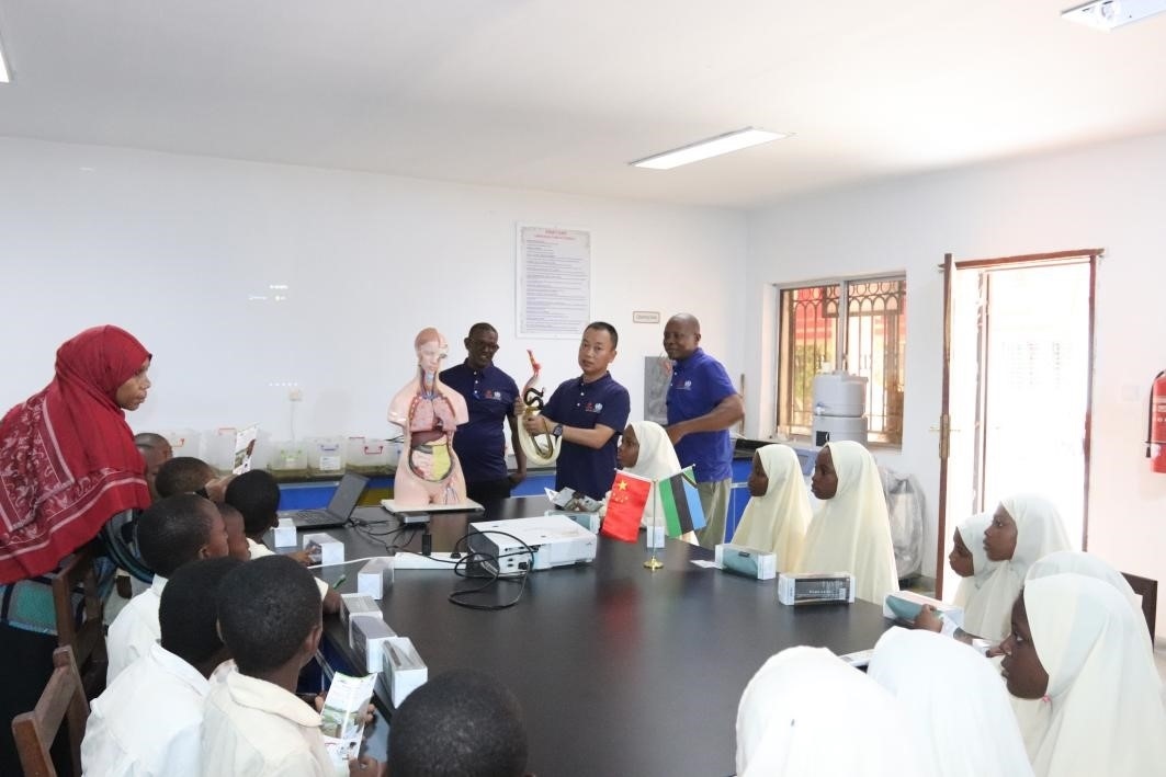 血吸蟲病健康教育講座。施亮攝