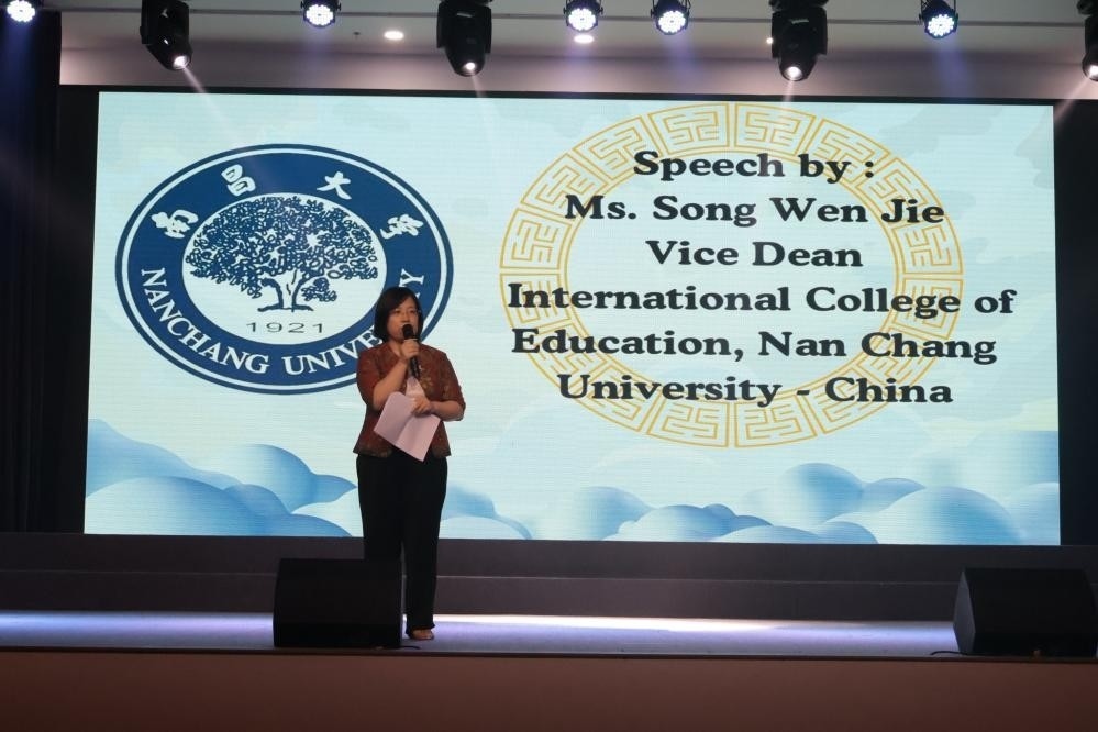 宋文杰致辭。哈山努丁大學(xué)孔子學(xué)院供圖