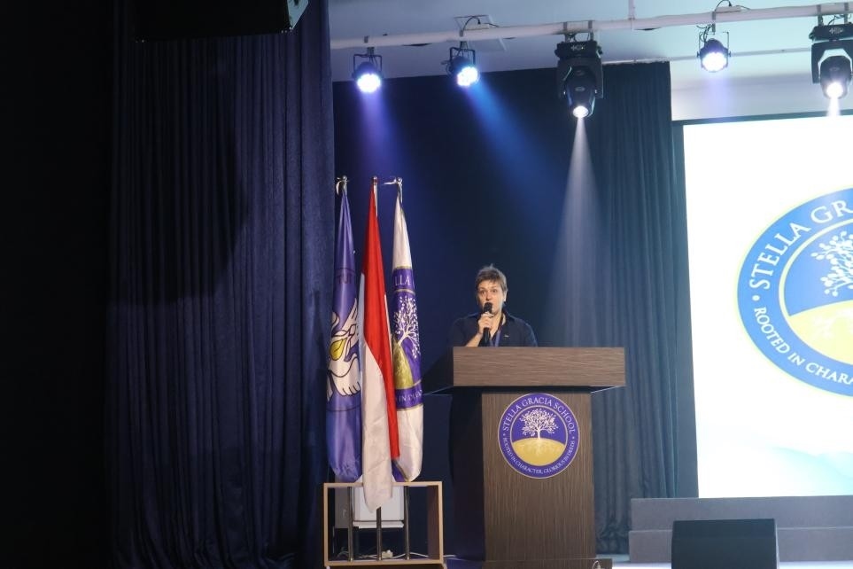 伊莉娜致辭。哈山努丁大學(xué)孔子學(xué)院供圖