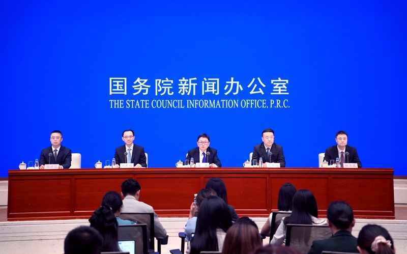 國(guó)新辦舉行新聞發(fā)布會(huì)+介紹第二十五屆中國(guó)國(guó)際投資貿(mào)易洽談會(huì)有關(guān)情況XxjpsgC007298_20250826_PEPFN0A001.jpg