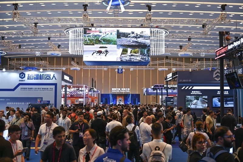 廣交會聚焦服務機器人+培育外貿發(fā)展新亮點(9)XxjpsgC000135_20251016_PEPFN0A001.jpg
